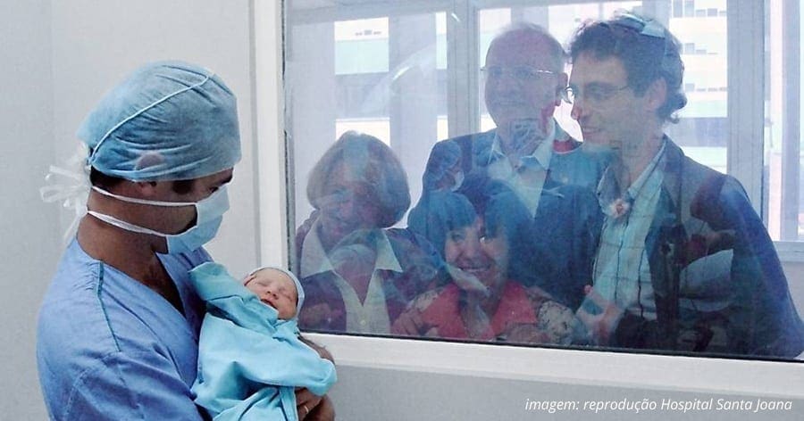 Enfermeiro cria juramento entre pai e filho durante parto